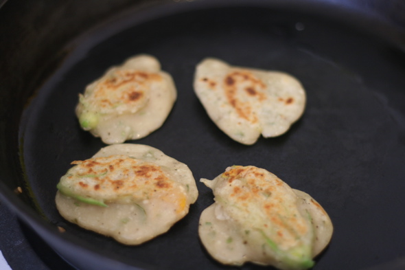 pan fry zucchini blossoms, fried zucchini flowers